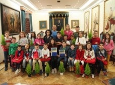 El Consejo de las niñas y los niños elaboran sus propuestas en una reunión sobre medio ambiente