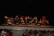 Artistas participantes en el espectáculo que tuvo lugar este sábado en el Teatro Principal. /J. C. G.