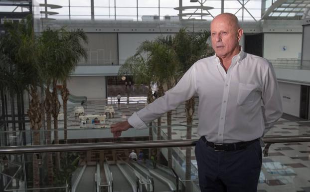 Tomás Olivo, promotor del Nevada, posa en las instalaciones del centro comercial en 2016.