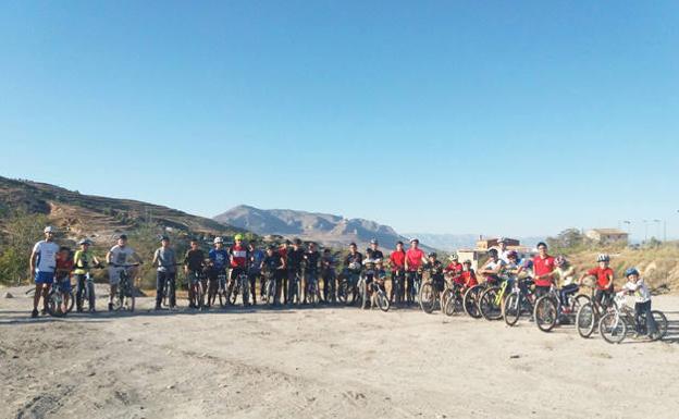 Baza pone en marcha la Escuela Municipal de Ciclismo