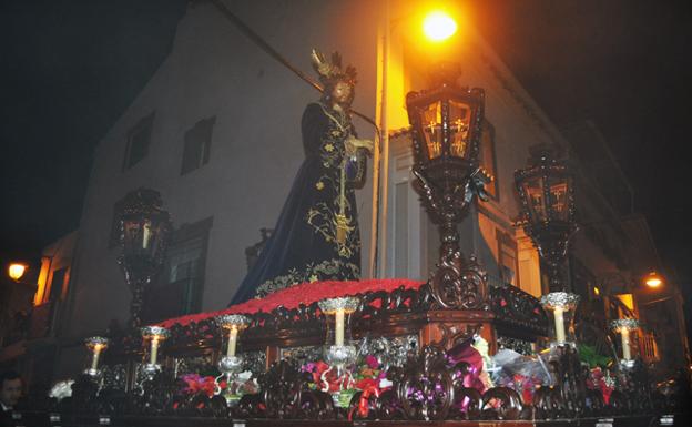 Jesús del Rescate realiza su estación de penitencia con un recuerdo al pequeño Gabriel