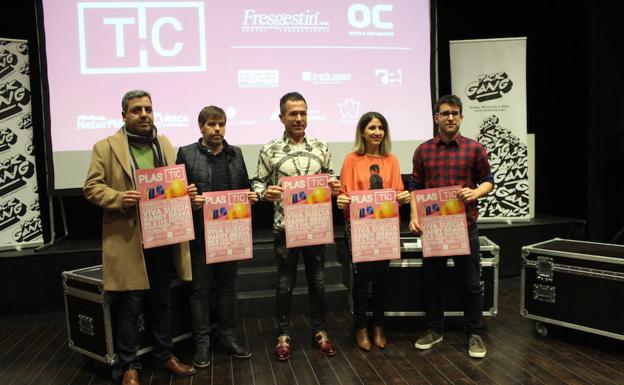 Representante de la empresa Frestesgin, Adrián Buendía, representante de Óptica Cervantes, Julia Ibáñez y Abel Fernández, durante la presentación del festival esta mañana. /I. A.
