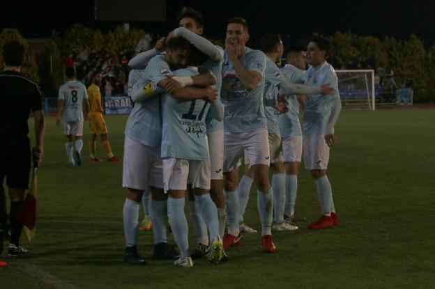 Los ejidenses celebran el tercer gol que da tranquilidad./CD EL EJIDO