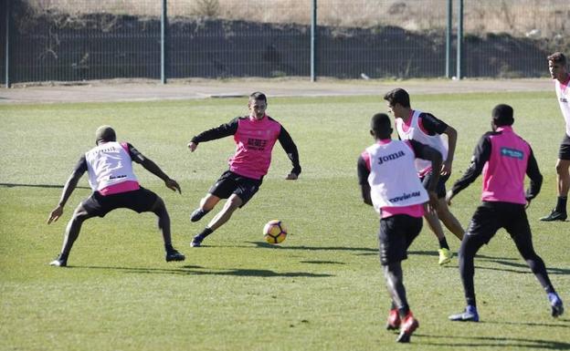 Los jugadores del Granada CF en un entrenamiento anterior.