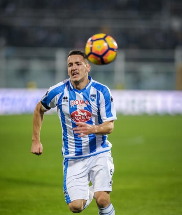 Manaj, en un partido con el Pescara.