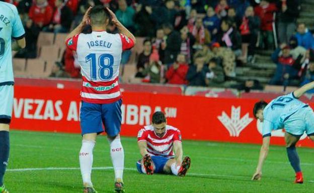 Puertas, en el suelo tras fallar una ocasión ante el Numancia/RamónL. Pérez