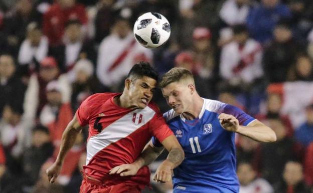 Lance del partido entre Perú e Islandia./EFE