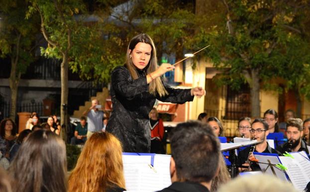 Eloísa Domínguez Carrasco, directora de la Banda de Música de Huétor Vega./DIEGO LUZ