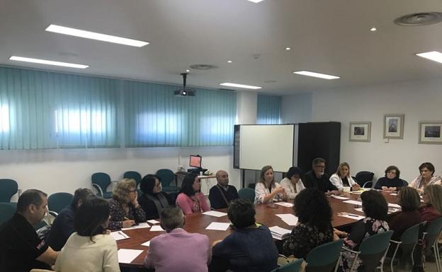 Reunión mantenida por la Comisión de Participación Ciudadana del Área Sanitaria Norte de Almería./IDEAL
