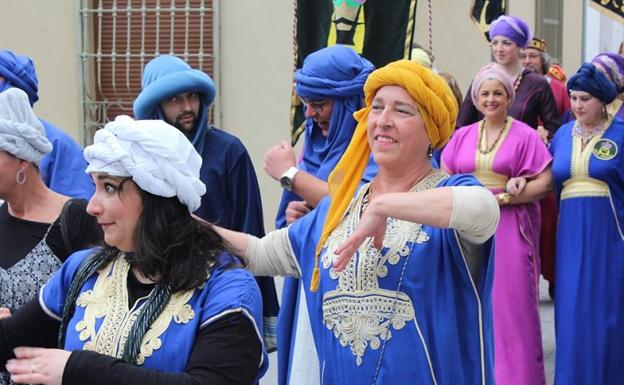 Pasacalles de Moros y Cristianos en Vera/IDEAL
