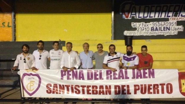 Algunos de los integrantes de la Peña del Real Jaén de Santisteban del Puerto con Tomás Membrado y directivos del Real Jaén.