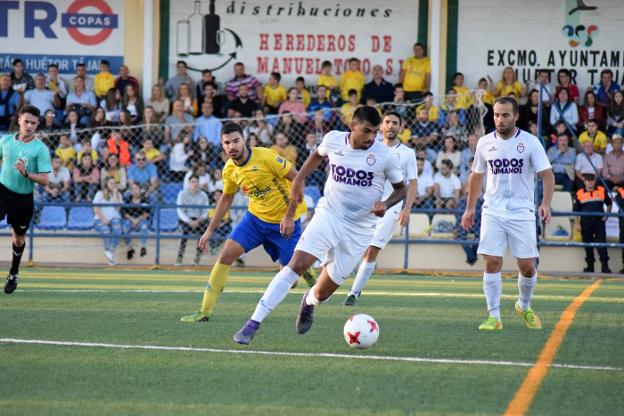 El partido de la primera vuelta acabó con victoria blanca (2-3) después de remontar un marcador adverso./IDEAL