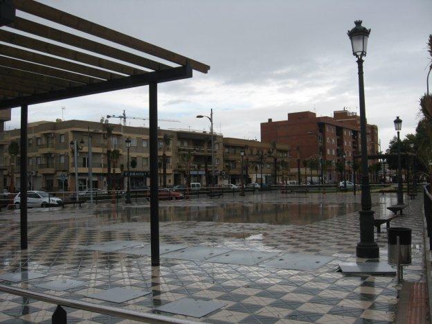 Una década después de construirse la balsa, el Ayuntamiento ha comprado los terrenos a las hijas de Amat.