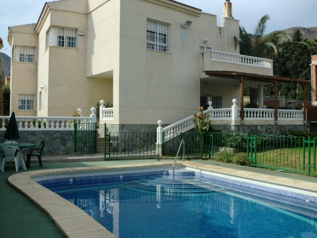 La afectada vivía del alquiler de su casa familiar en Aguadulce, ahora ocupada. :