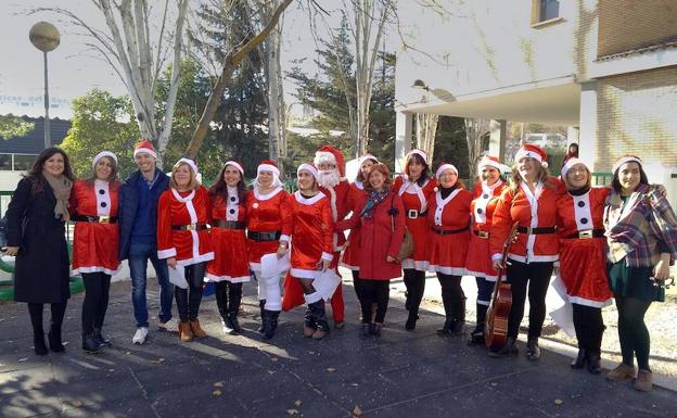 La delegada y la alcaldesa en el colegio Juan Pasquau./