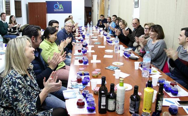Asistentes a la cata./BALLESTEROS