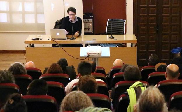 Álvaro Catalán de Ocón durante su intervención./ROMÁN