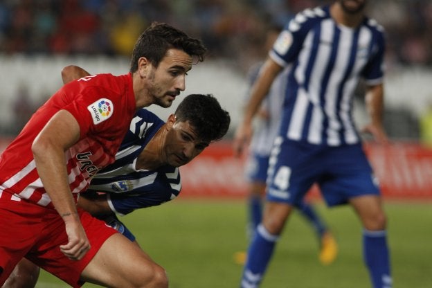 Juan Muñoz dispuso de sus primeros minutos con la UDA en la Liga 1|2|3 en el partido ante el Lorca./RAFA MÁRQUEZ