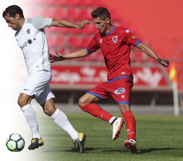 Tino Costa tira del balón, perseguido por Pere Milla, jugador del Numancia, que lidera la Segunda./AGENCIA LOF