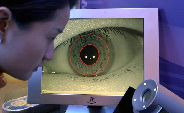 Los dispositivos electrónicos hacen sufrir al ojo.