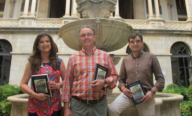 olanda Caballero, Gregorio José Torres y Juan Ángel Pérez, ayer en el patio del Patio Provincial. /IDEAL