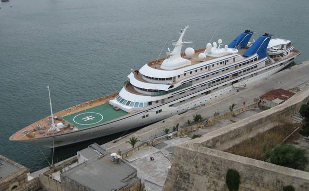 El yate ‘Prince Abdulazih’ tiene 147 metros de eslora./