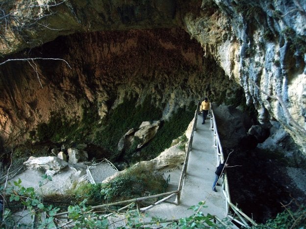 Interior de la Cueva del Agua.
