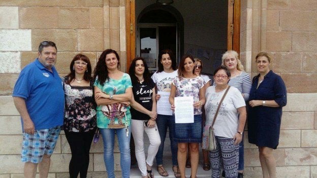 La alcaldesa carolinense y mujeres del Consejo de la Mujer./IDEAL