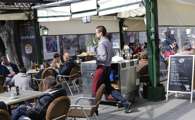 Empleo en verano: más del 96% de los contratos firmados en julio en Granada fueron temporales