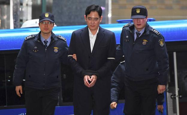 Lee Jae-yong, llegando al juicio en el Tribunal Central del Distrito de Seúl/EFE