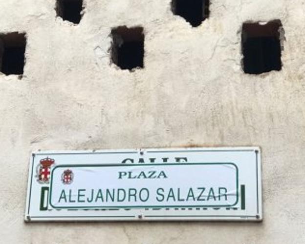 El cartel 'modificado'.