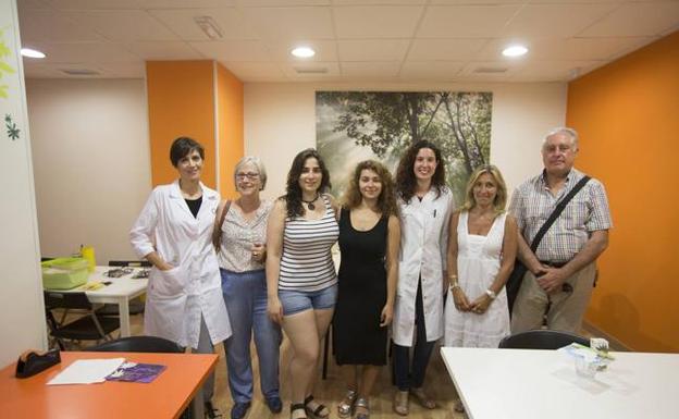 De izquierda a derecha, Carolina Oblaré, Esperanza Rosales, Marina Hurtado, Blanca Iglesias, Soraya García, Pilar Antelo y Eduardo Oblaré