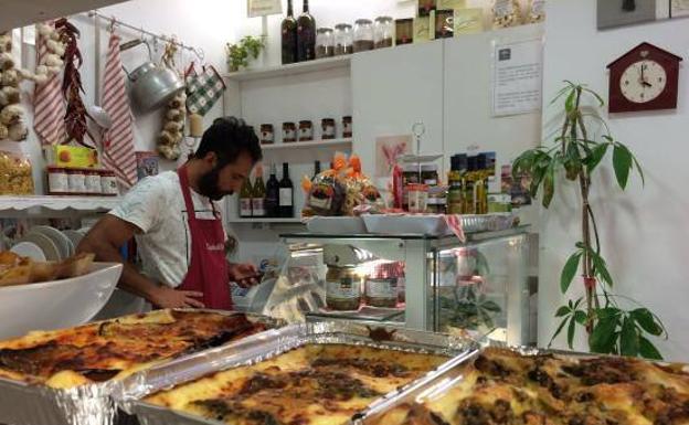 Cacho y Pepe están especializados en comida italiana.