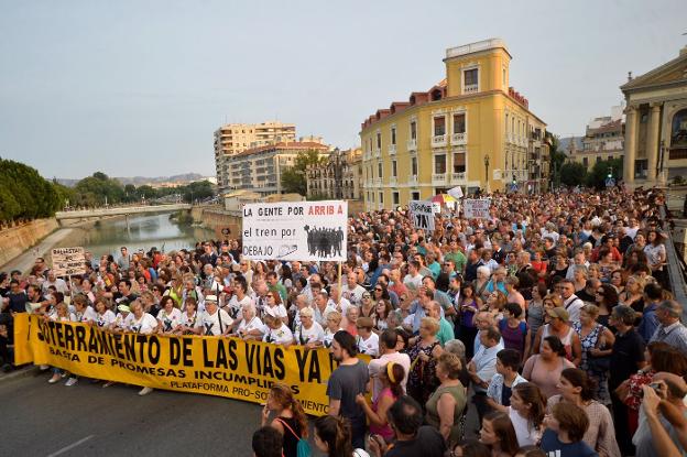 Plataforma Pro-Soterramiento del AVE en Murcia./NACHO GARCÍA