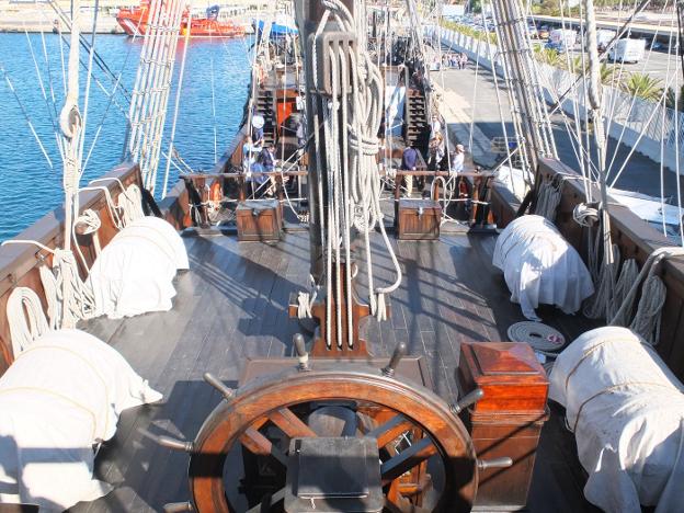 Desde el puesto del timonel se tiene a la vista la práctica totalidad de El Galeón./S. G. H.