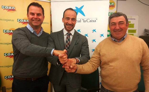 COAG y La Caixa firman un acuerdo para incentivar la contratación de mujeres en la campaña de aceituna en Jaén