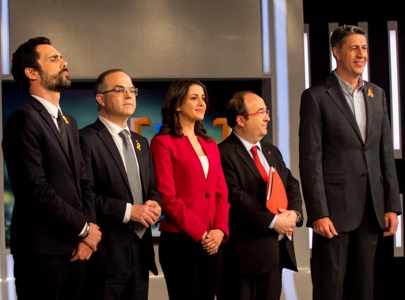 Los candidatos a la Generalitat de Cataluña de las formaciones ERC, Roger Torrent (i); Junts per Catalunya, Jordi Turull (2-i); Ciudadanos, Inés Arrimadas (c); PSC, Miquel Iceta (2-d), y PPC, Xavier García Albiol (d)./Efe