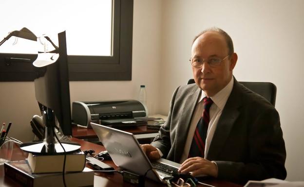 Premian a un profesor de la UGR por su "labor pionera" con las videoclases