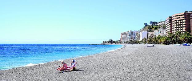 Velilla es una de las playas donde se ha dado la autorización para colocar un kiosco./JAVIER MARTÍN