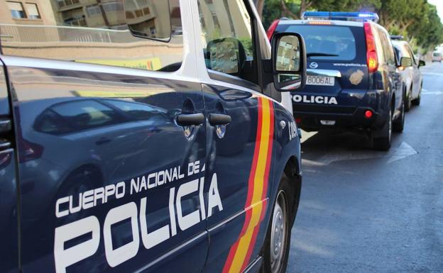 Amenazó a dos enfermeros y propinó un puñetazo a un policía en Torrecárdenas