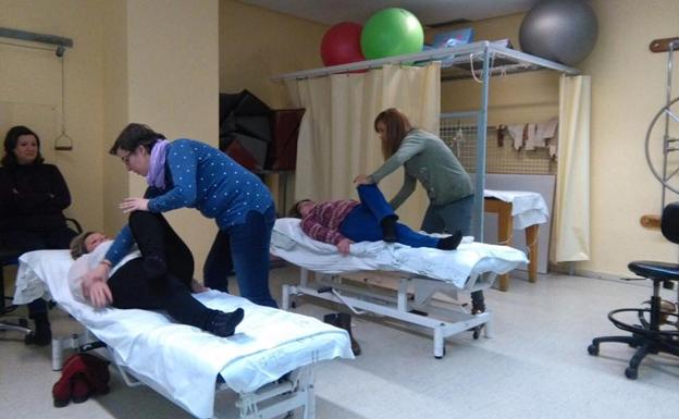 El Área Sanitaria Norte de Jaén imparte una nueva Escuela de Pacientes de fibromialgia en el Hospital de Linares