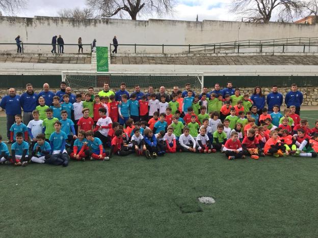 Los jóvenes aprendices de peloteros con clase jienenses destilaron fútbol de mucho nivel./IDEAL