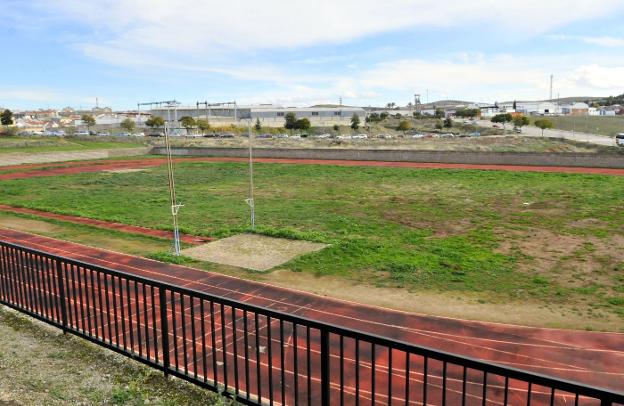 Vista general de la pista de atletismo del Mariano de la Paz./ENRIQUE