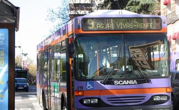Hallan muerto a un chico de 22 años en un autobús de línea