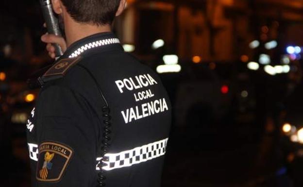 Dos hombres agreden sexualmente a una mujer y golpean a otras que trataban de impedirlo