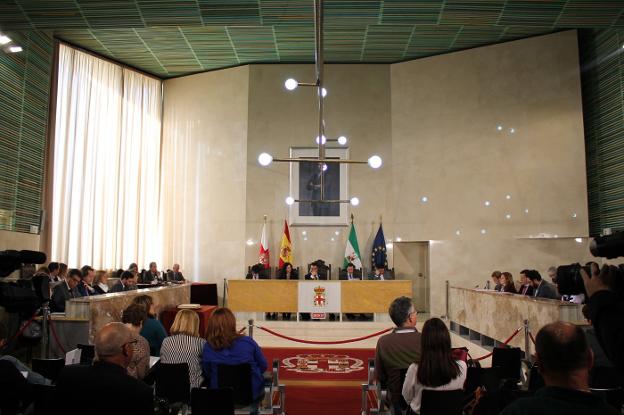Interior del Ilustre Salón de Plenos del Ayuntamiento de Almería./S.G.H.