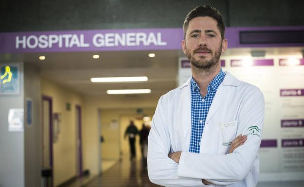 Premian el estudio de un médico en Granada que relaciona los trasplantes de médula con una potencial cura del VIH