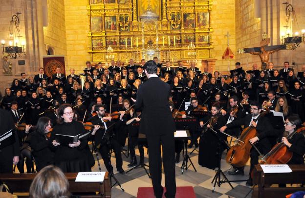 Los vecinos disfrutaron de un concierto único con la participación de cuatro formaciones musicales./ENRIQUE