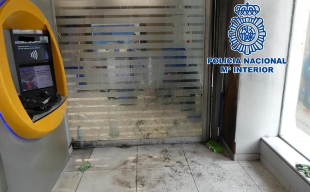 Detenido por incendiar un cajero bancario del barrio del Zaidín