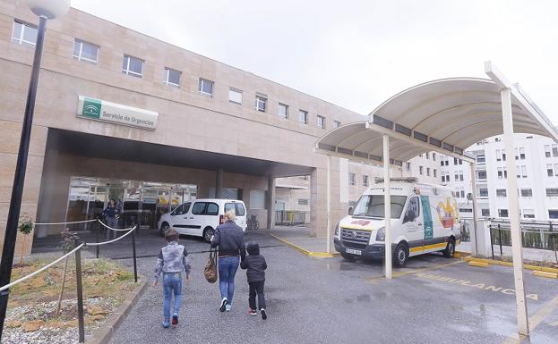 En el servicio de urgencias del hospital de Motril faltan ocho médicos. /Javier Martín